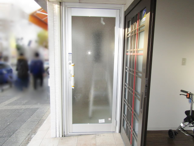 名古屋市昭和区 玄関扉取り替え クリエラガラスドア 防犯ラミレックス30 施工後