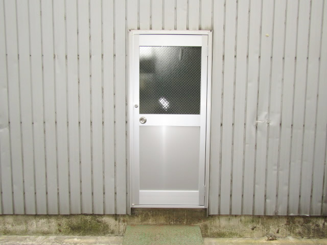 名古屋市中村区 リクシル クリエラガラスドア 中桟付 1キー2ロック 施工写真