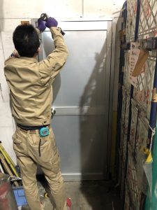 名古屋市中川区カバー工法によるドア施工