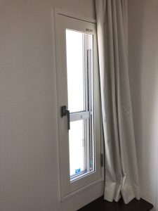 今回の窓ガラスは日本板硝子製 防音合わせガラス ソノグラスを使用（防音性がさらにUPします！）